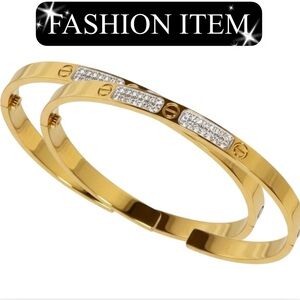 A-1DC-42: BRACELET: Gold-Tone w/Circle & Dash Detailing & Rhinestones, NWOT